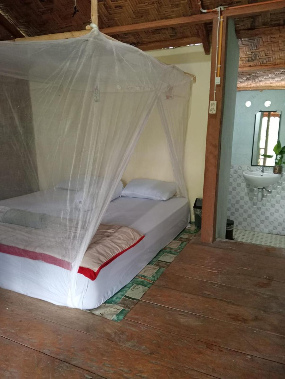 Landak River Guest House Only Trekking With Us 武吉拉旺 外观 照片
